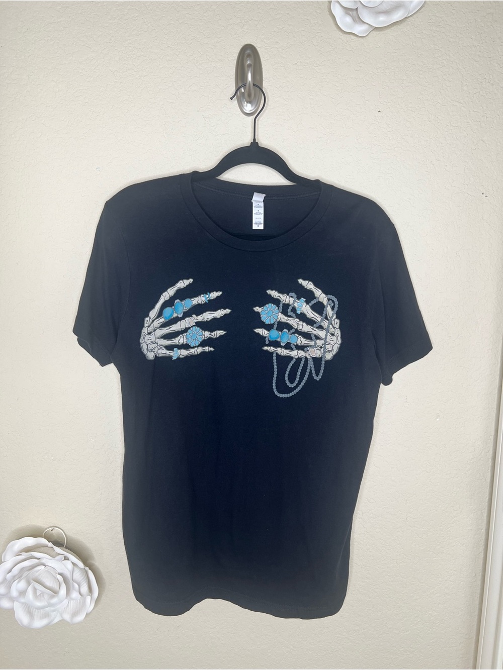 NTM: Navarro Clothing Skeleton Hands Turquoise Jewelry Graphic Tee M
